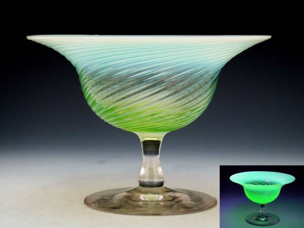 古ガラス　ヴィクトリア　ウランガラス渦巻コンポート　