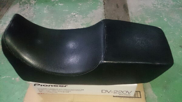 カワサキGPＺ900Rシート