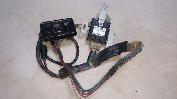 AE86 パワーウインドウスイッチ 運転席側 リレー付き (中古)(トヨタ用