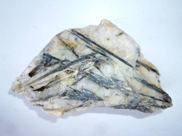 国産鉱物 三重県産 絶産鉱物 船津鉱山の 「輝安鉱」 の結晶標本(岩石