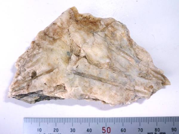国産鉱物 三重県産 絶産鉱物 船津鉱山の 「輝安鉱」 の結晶標本(岩石