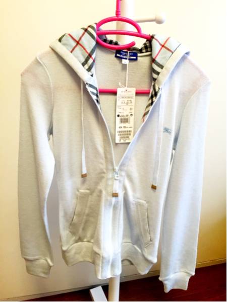 新品未使用☆バーバリーブルーレーベル☆ジップアップパーカー