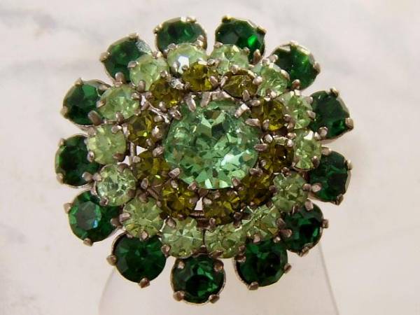 ヴィンテージ＊オーストリア製 緑の濃淡ラインストーンブローチ