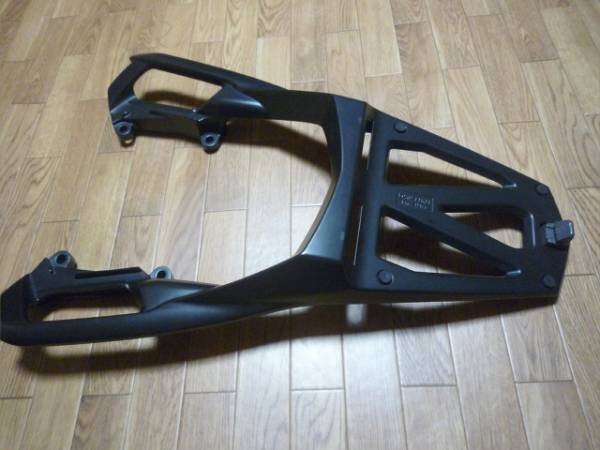 ヤマハFZ8 Fazer8純正リアキャリア 中古 FZ8/FAZER8 ヨーロッパヤマハ純正 リアキャリア(リア)｜売買され