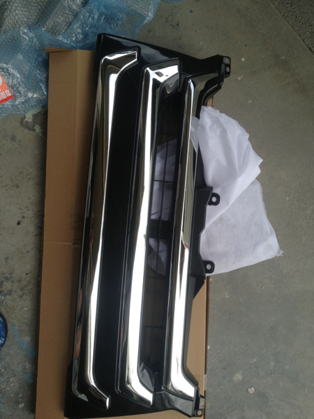 ハイエース 4型 オプション グリル モデリスタ 未使用