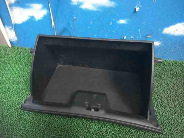 LW3W MPV グローブボックス ☆147267(マツダ用)｜売買された