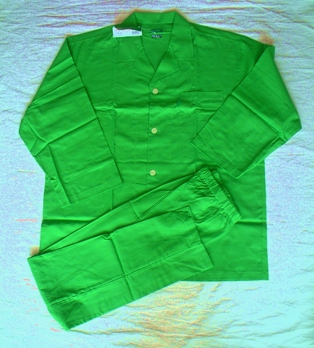 918【ベネトン】パジャマＬＬ グリーン無地 9765円 綺麗現品限り