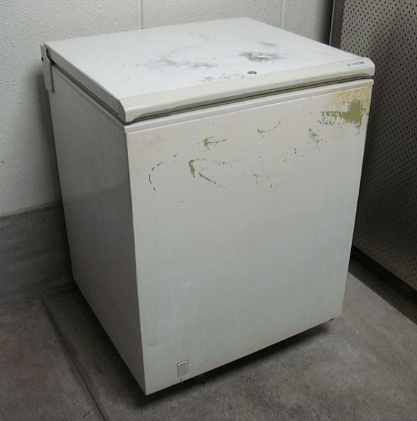 中古サンデン216Lチェスト冷凍ストッカー冷凍庫SH220X現状品(冷凍庫 