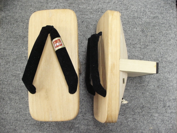 日本製☆手造厚歯桐下駄☆天狗型（特製）ゴム付歯（か）