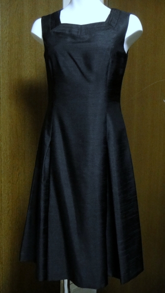 《ホコモモラ》素敵な黒のワンピース３８未使用品