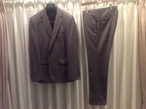 新同14年物 ★ヒューゴボス★スーツ ストライプグレー★50
