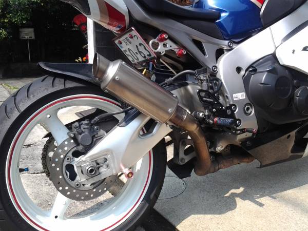 CBR1000RR SC59 ARROW スリップオンマフラー CBR1000RR SC59 ARROW スリップオンチタンマフラー 2011装着 CBR1000RR