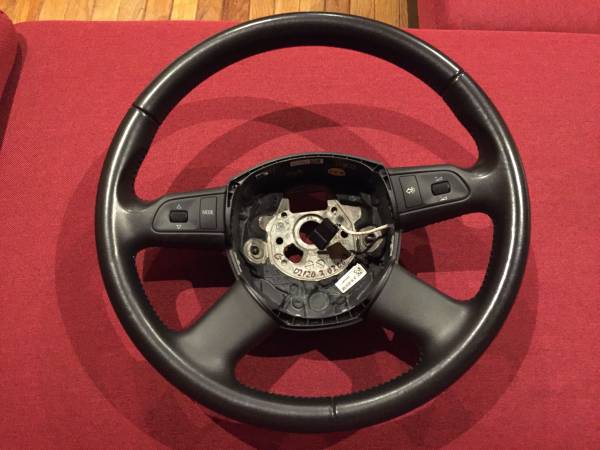 AUDI　A6　純正　ステアリング