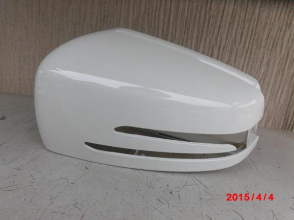 ベンツ　Ｗ２１２　Ｅクラス　ドアミラーカバー　左　白