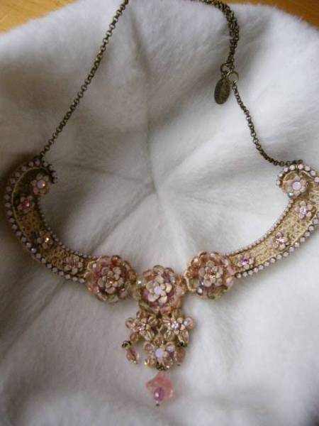 USED ミハエルネグリン お花のレースネックレス ベージュピンク *