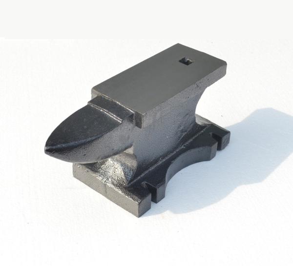 3-ツノ付きアンビル” かなとこ”作業台　25.0kg　ハンマー台