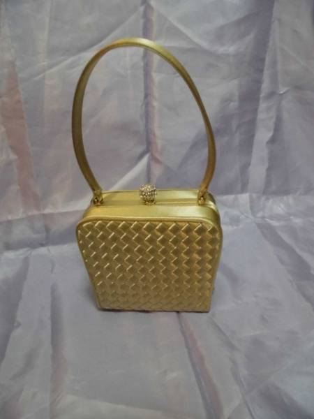 慶事に必須のゴールドのパーティーバッグ新品