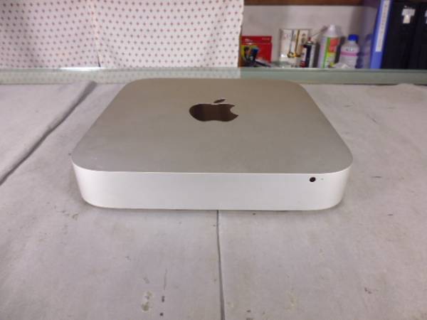 Mac mini　MC936J/A　(Corei7 2GHz、4GB、1TB)