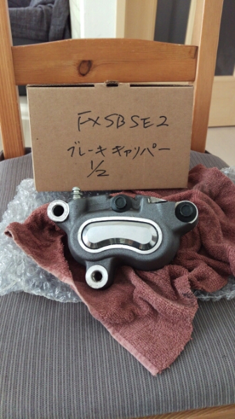 FXSBSE2 ブレイクアウトCVO ブレーキキャリパー　新車外し