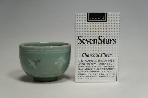 885 未使用 青磁象嵌雲鶴紋平茶碗 人間文化財 陶芸家 柳海剛作 韓国