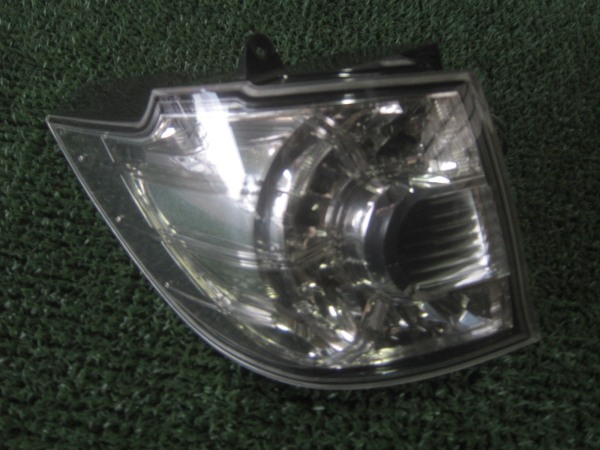 H19　MPV　LY3P　左テールライト　P5134