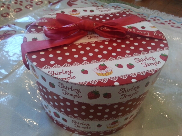 ★シャーリーテンプル★いちご柄の帽子ケース　大　ノベルティ