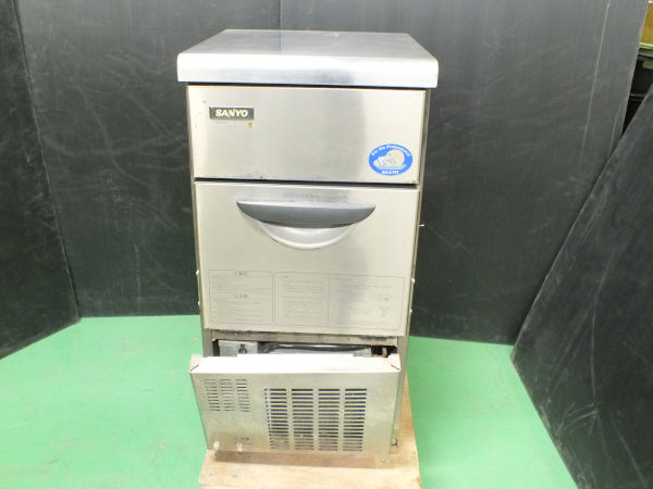 SANYO SIM-S28 全自動製氷機*現状品 SANYO サンヨー 製氷機 44L SANYO SIM-S28 全自動製氷機*現状品 SANYO サンヨー 製氷機 44L
