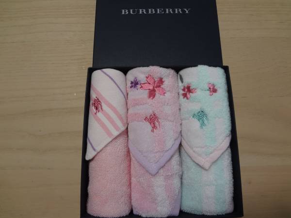 バーバリータオルハンカチ箱入り☆桜刺繍未使用
