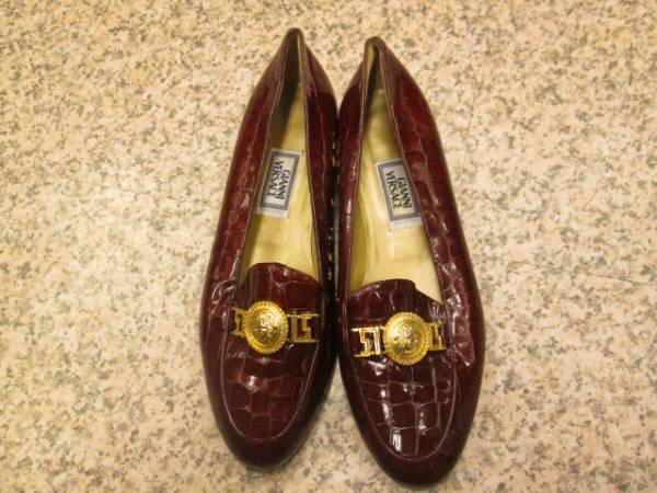 送料無料，豊富な伊ヴェルサーチ メドゥーサ本革レザーローファー 格安(その他)｜売買されたオークション情報、yahooの商品情報をアーカイブ公開 - オークファン 女性用