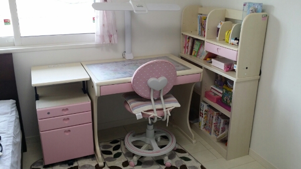 売切り♪イトーキ　学習机、4点セット♪ピンク　美品☆