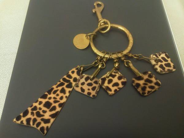 saranamサラナン レオパード看守風キーホルダーキーリング未使用