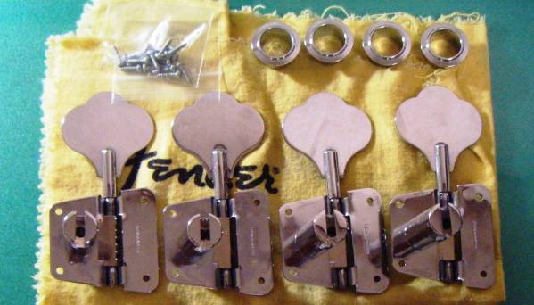 Fender Bass Tuners　４弦用チューニング・ペグ一式
