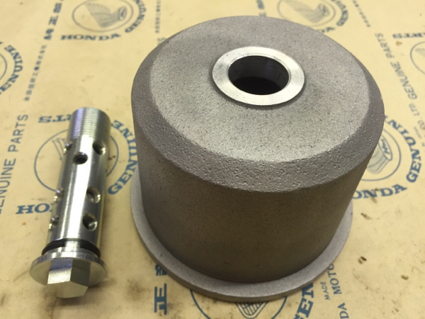 R429 値下CB750K0 砂型オイルフィルターカバー センターボルト付