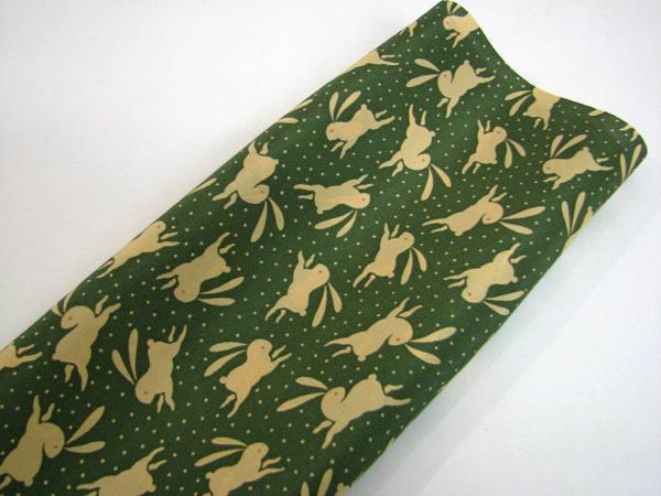 新品 着物裏地 正絹 精華縮緬 柄八掛 ドットに兎柄 三番蔵445102