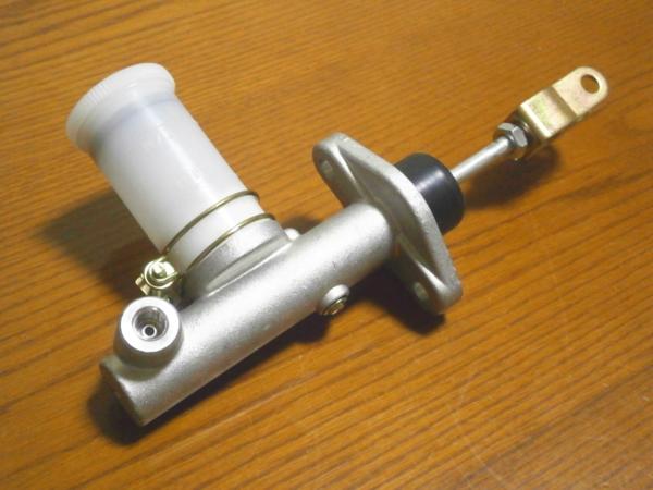 510ブルーバード用新品-クラッチマスターシリンダー*5/8