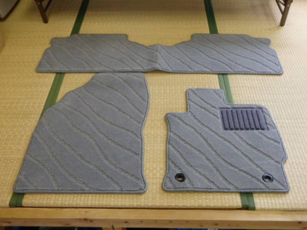 【未使用】プリウスα 5人乗り オーダーメイド フロアマット 3点