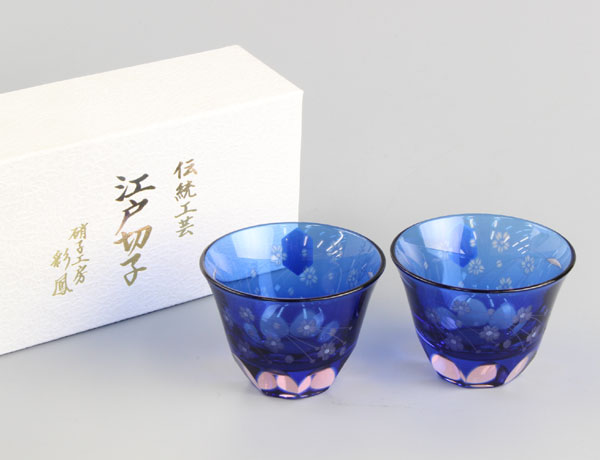 送料無料■th296■江戸切子 彩鳳 菊繋ぎ文様 ぐい呑ペア