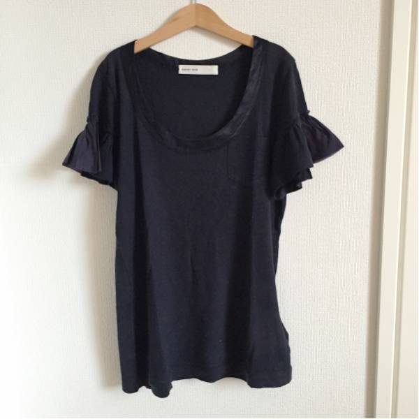 sacai luck フリル luck（Tシャツ(半袖⁄袖なし)）のフリマアイテム一覧 