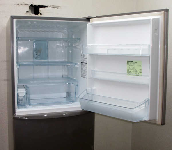 東芝☆一気冷凍・まんなか野菜室・自動製氷☆339L冷蔵庫(5R94796