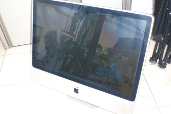 imac 本体のみ　動作未確認　ジャンク品　１円～売り切り