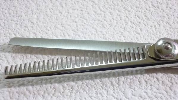 セニングシザーＧｌａｍｏｕｒ 根元から毛先までいける 極細Ｖ刃