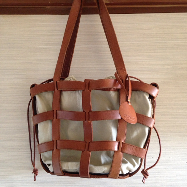 Paquetパケットレザーハンドバッグクレドランイルビゾンテ好きに