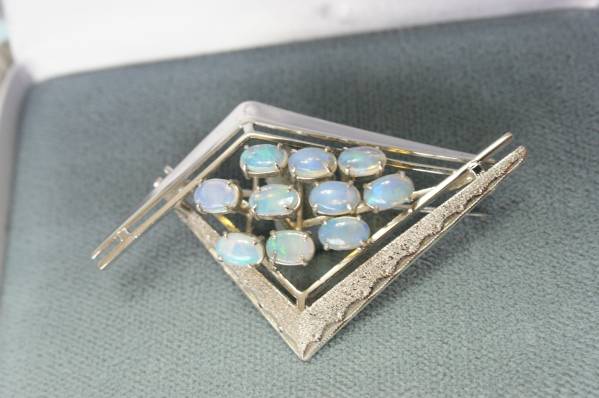 ★オパール１０個＋シルバー　ブローチ★35