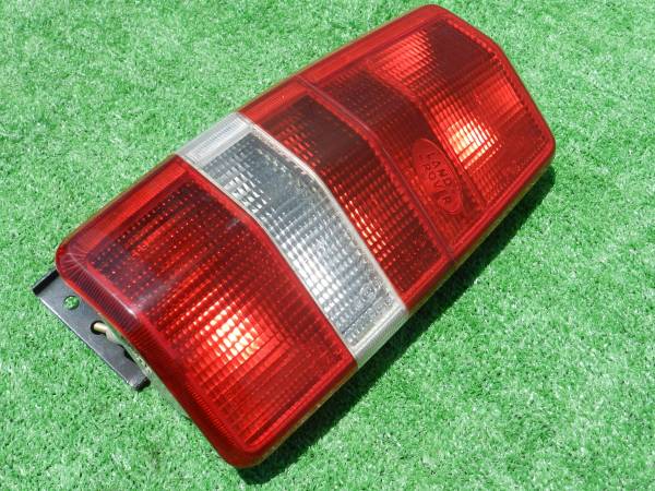 ランドローバー　ディスカバリー　ＥーＬＪＲ　左テールランプ