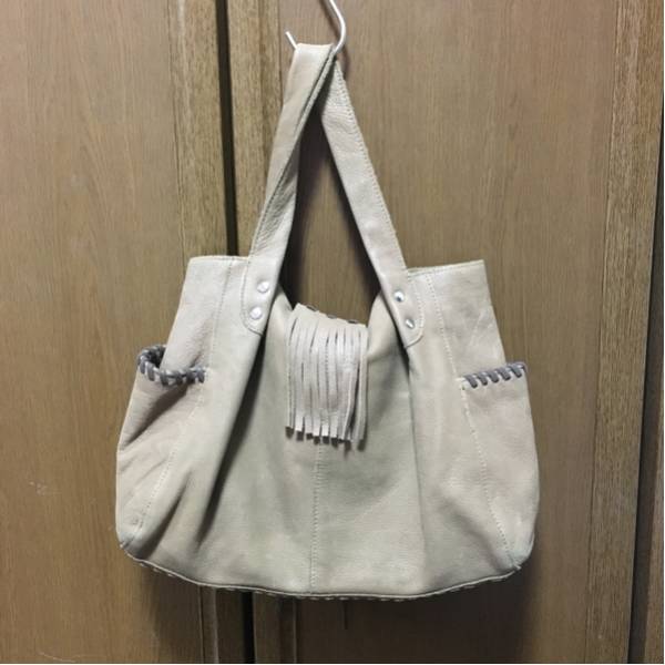 TRESフリンジ スタッズデザインバッグBEAMS取扱い ベージュ