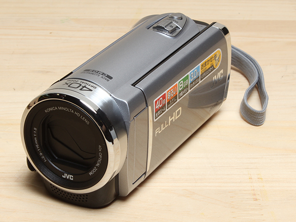 美品 JVC Everio GZ-E220 125万画素 ビデオカメラ エブリオ 銀色