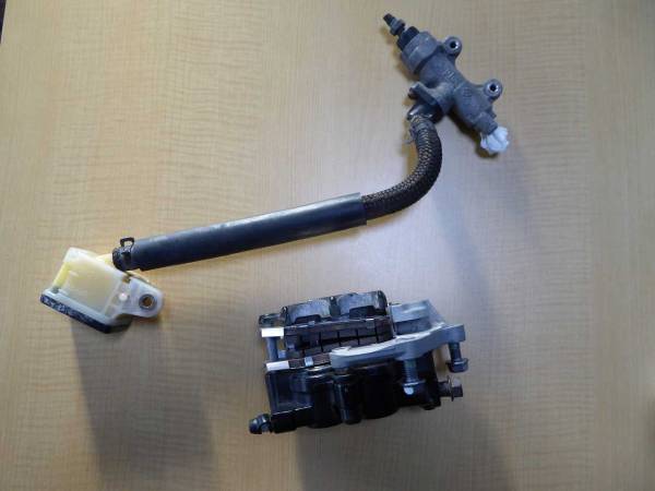 ＮＳＲ　250　　MC28　　リヤ　キャリパ　　おまけ付