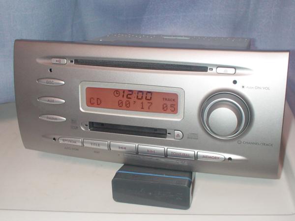 美品 動作OK☆スバル R1/R2/ステラ 純正CD/MD 86201KJ000 金具付
