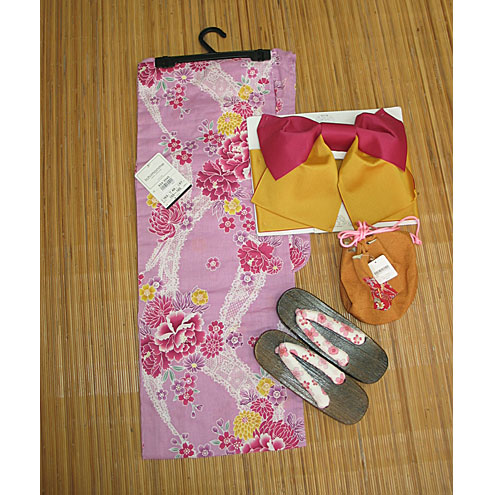 ◆お買い得！　かわいい浴衣　着物、帯、下駄、巾着　4点セット