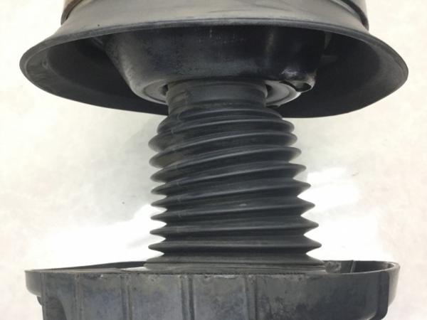 A824 W203 C180 AV 右フロント ショック サス 送料無料！